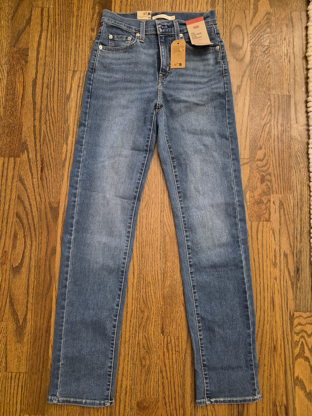 Levi's Womens 724 High Rise Slim Straight 26x32 NWT